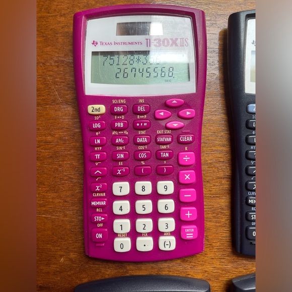 Lot of 4 Texas Instruments TI 30x IIS Solar Caclulators *no covers* - Picture 2 of 6